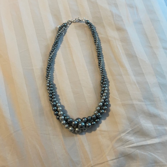 Grey and silver faux pearl collar necklace - Picture 3 of 6